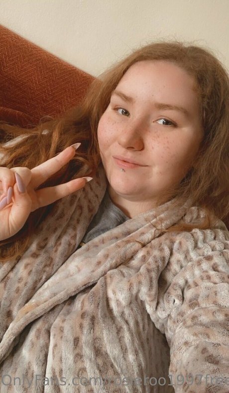 rosieblossomfree model naked photo