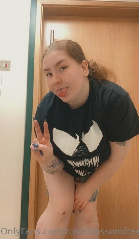 rosieblossomfree top profile image