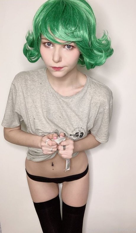 Tsuki Desu nude actress gallery