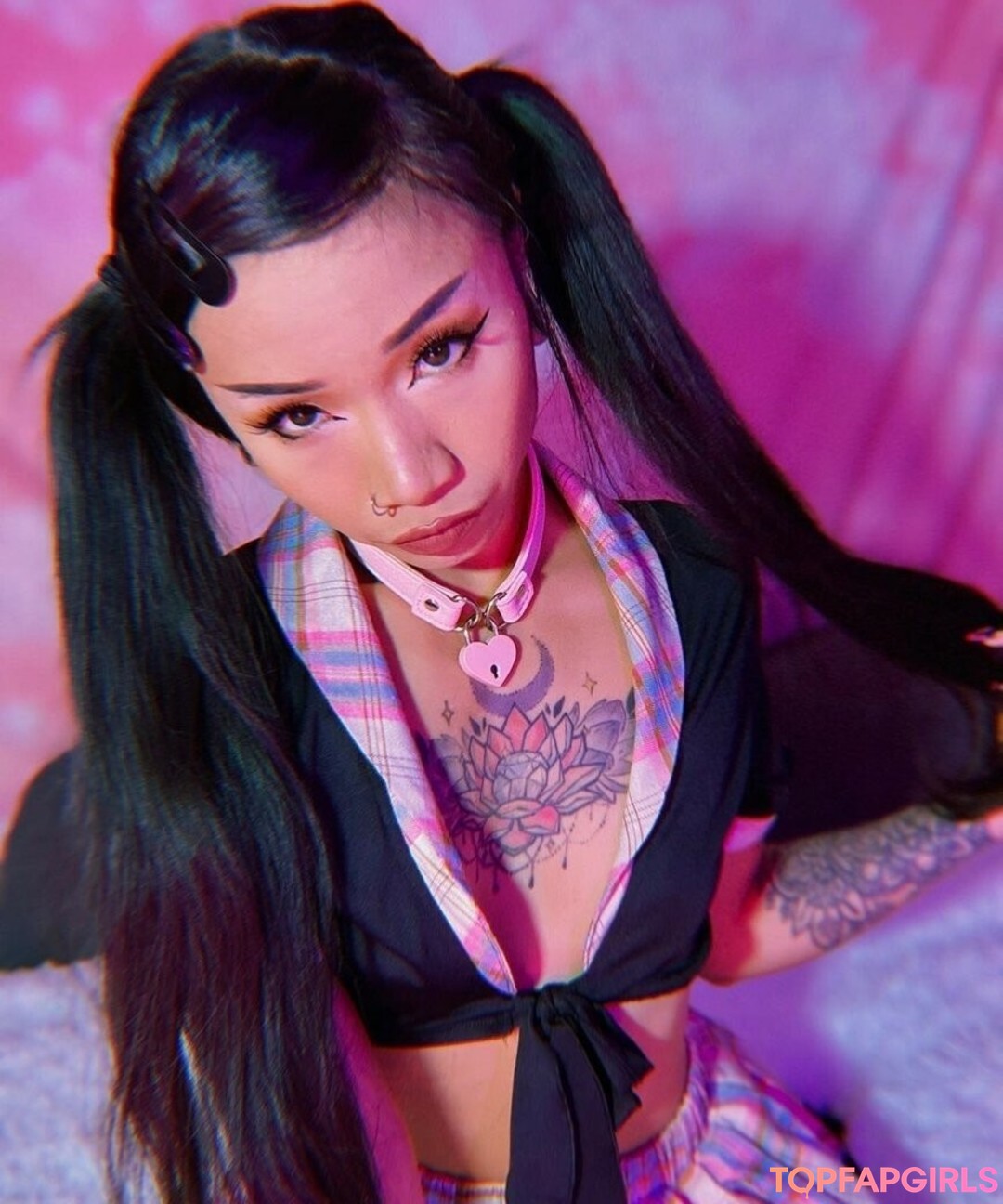 Raine Lee free star pics