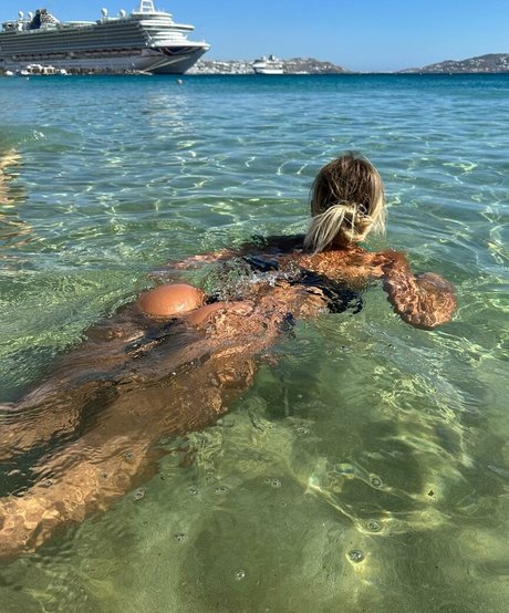 sisters onlyfans xxx pic