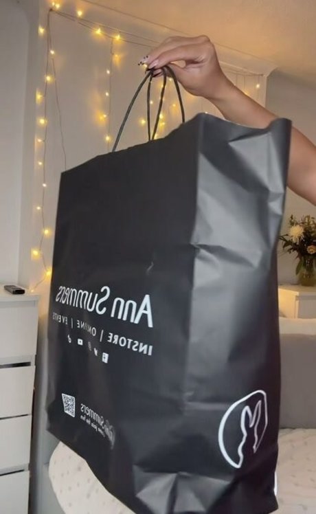 Willow Gait hd actress images