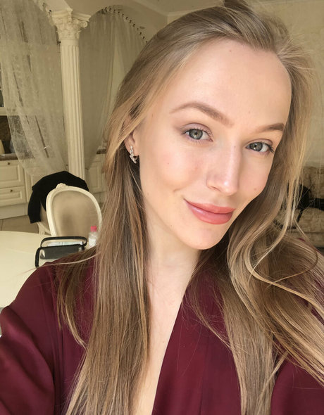 nerdy teen onlyfans exclusive image