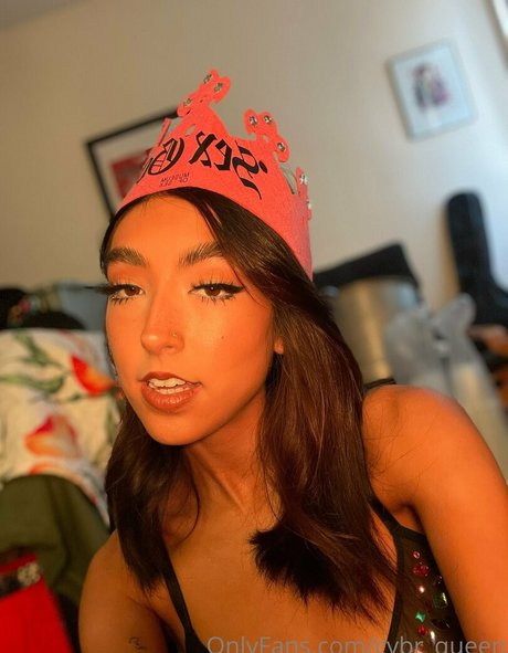 cybr queen sex model picture