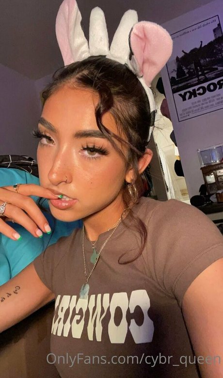 cybr queen pornstar free pic