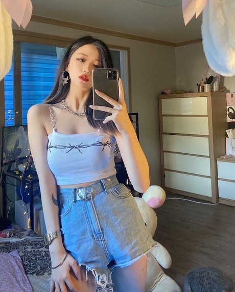 brunette petite onlyfans hot naked archive