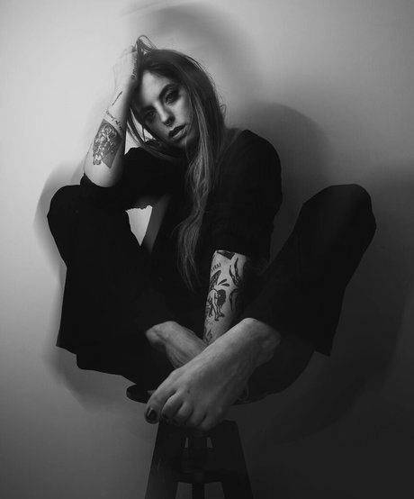 Brokenmirror__ pretty model gallery