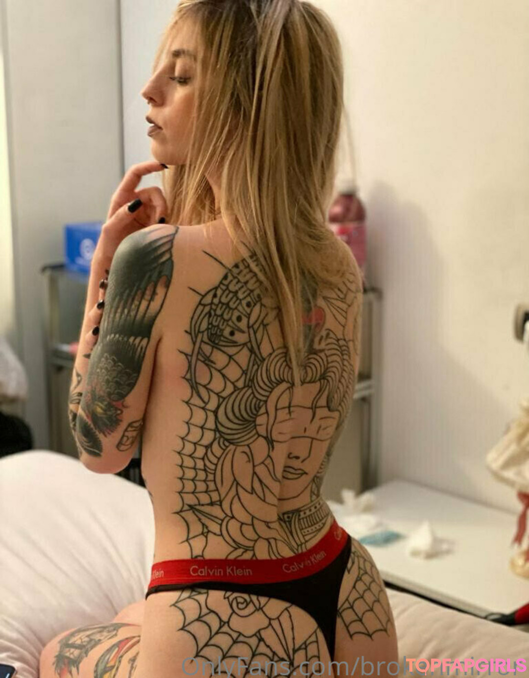 Brokenmirror free pornstar photos