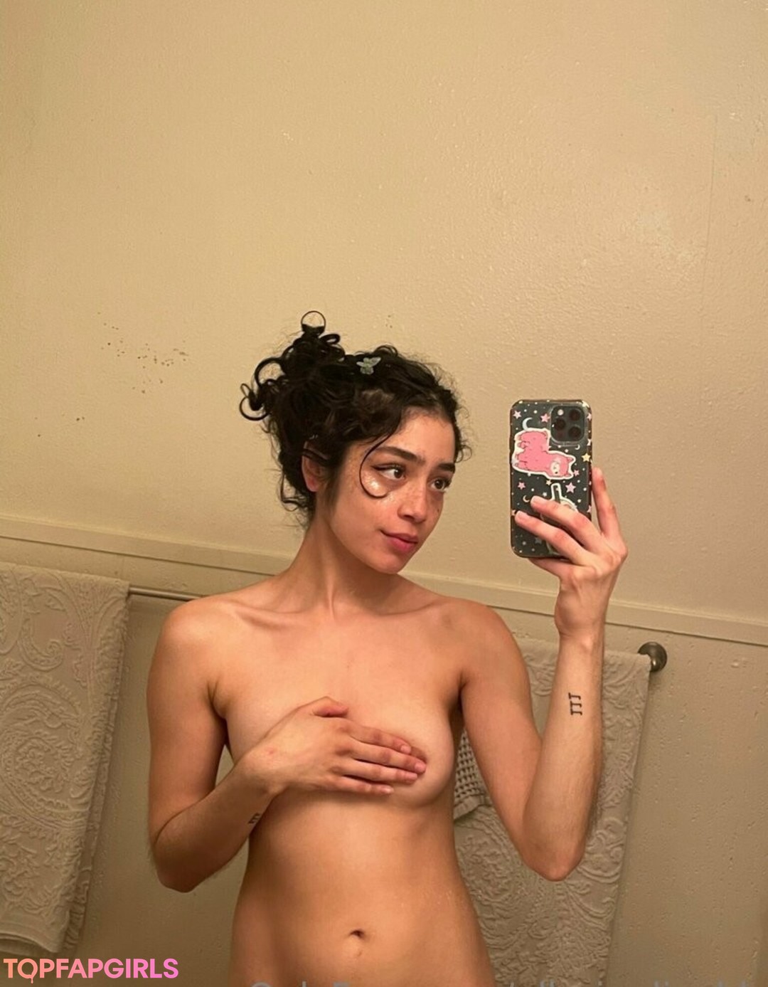 alluringliyahh art model images