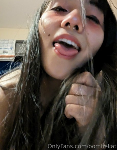 oomfiekat model beautiful pictures