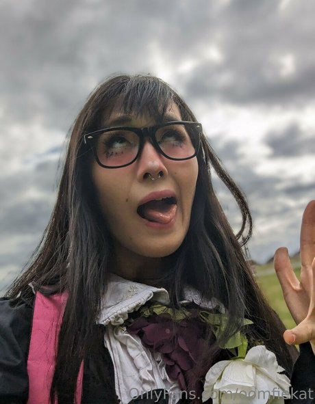 oomfiekat hot star pic