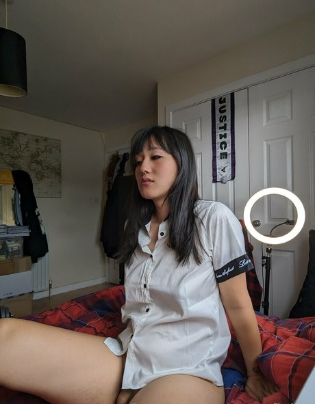 oomfiekat erotic model img