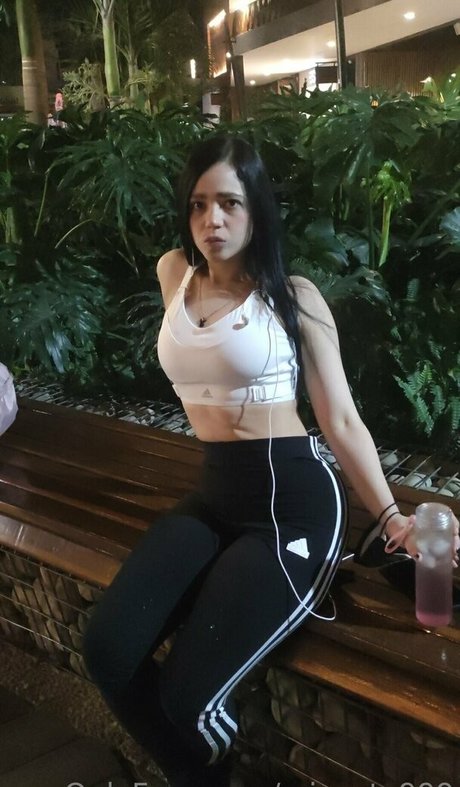 crisanto999 pretty model gallery