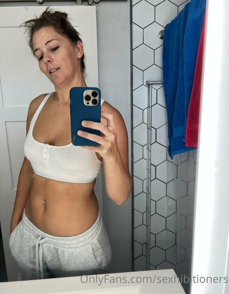 sexhibitioners pornstar nude pic