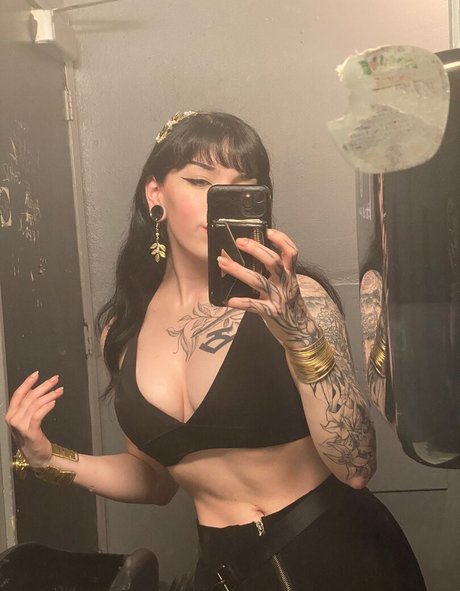 brunette petite onlyfans beautiful pic