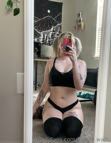 jisatsu waifu model exclusive image