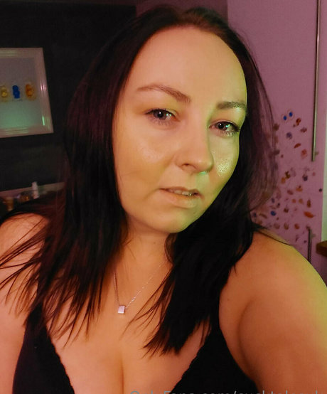 cucktalesuk naked model image