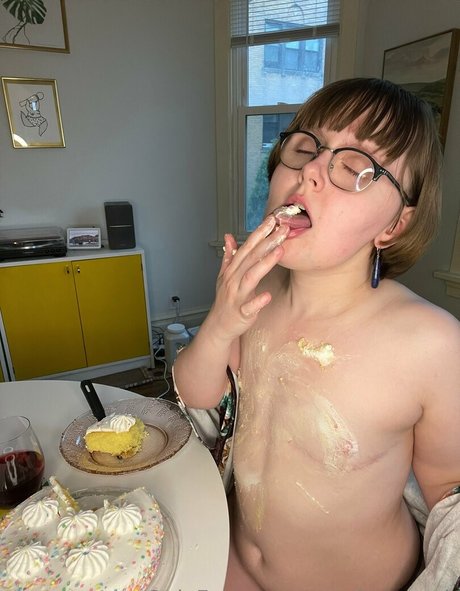 skinny brunette onlyfans porno picture