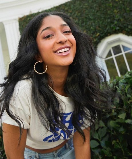 Maitreyi Ramakrishnan star hot galleries