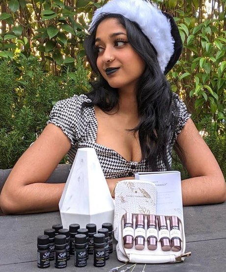 Maitreyi Ramakrishnan pretty star galleries