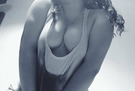 crimson ghoul sexy pornstar img