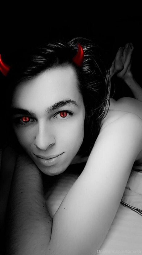 tomaaa nudes actress images