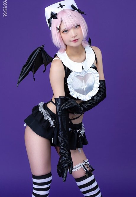 rirerere00 nude star pic