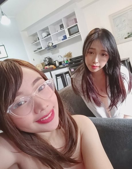 brunette petite onlyfans nice pictures