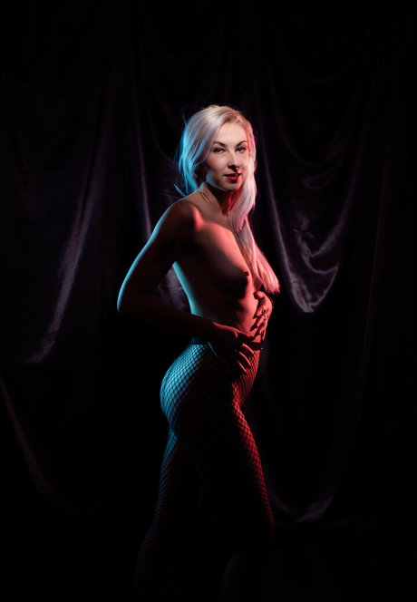 leavixx pornstar nudes image