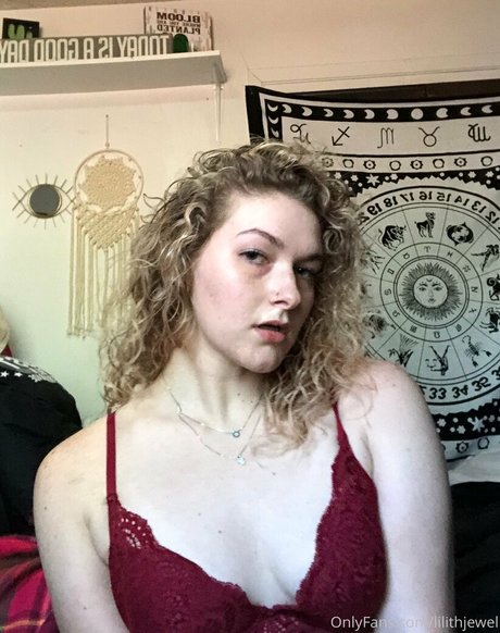 lilithjewel top profile image