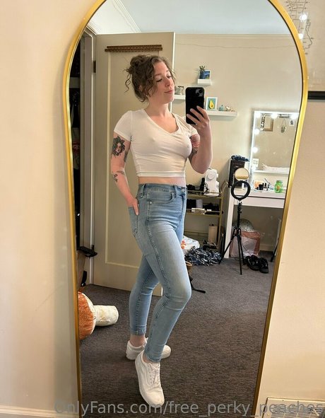 free perky peaches beautiful pornstar pic