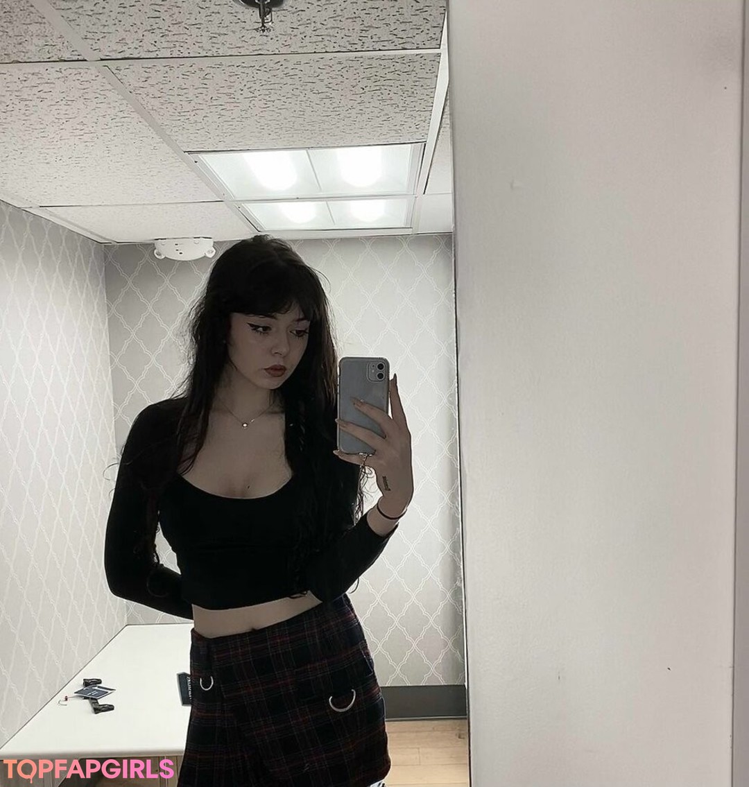 ezsy naked actress photo