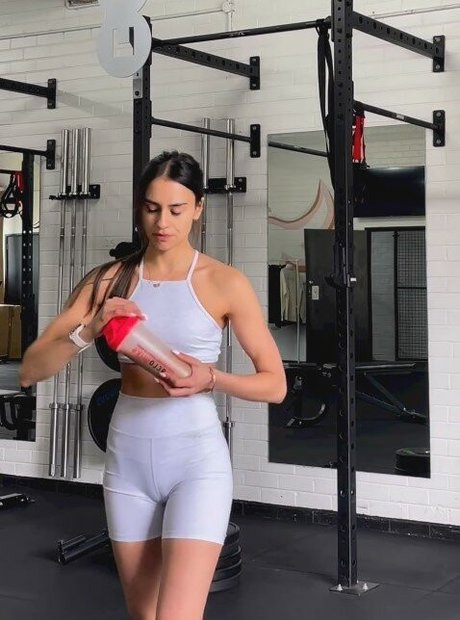 Imogen Russell model sexy pics