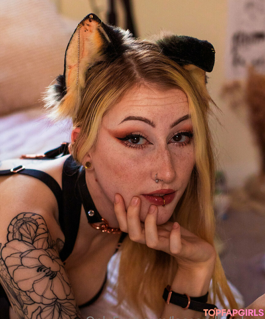 laceandleashes sexy actress picture