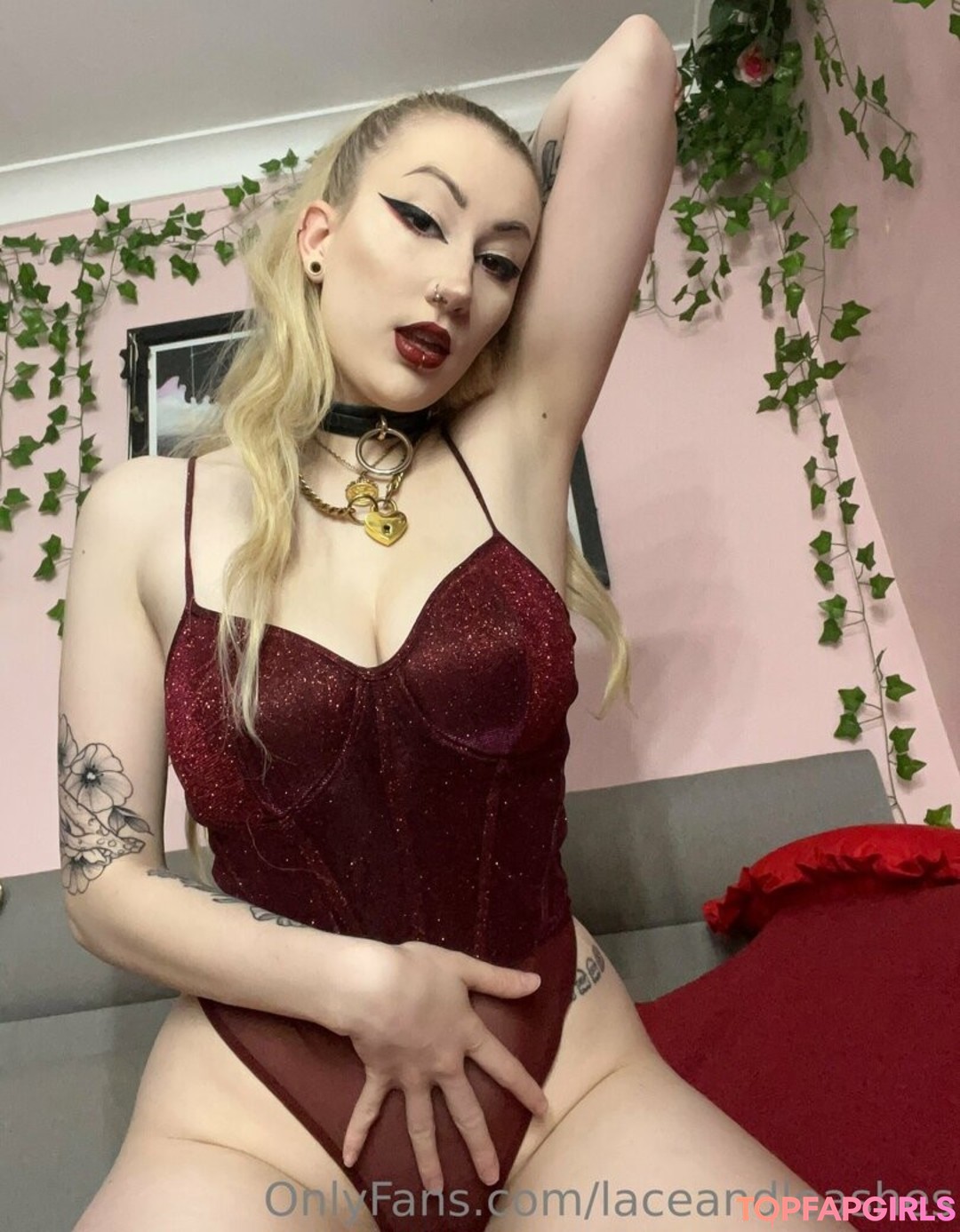 laceandleashes erotic model photo