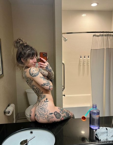 Awlivv star nude images