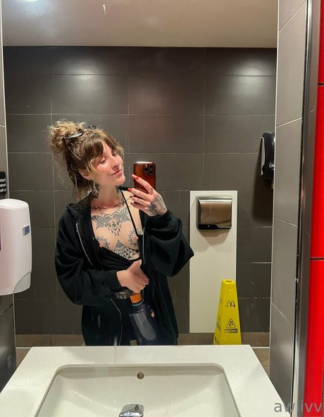 Awlivv perfect star pic