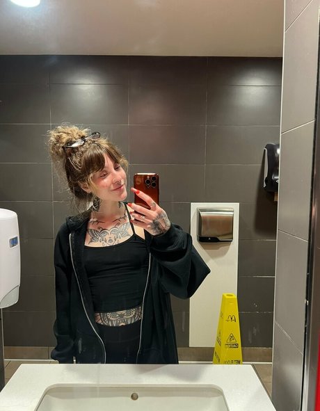 Awlivv best actress photo