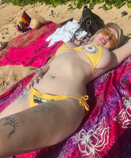 curvy lesbian onlyfans xxx images