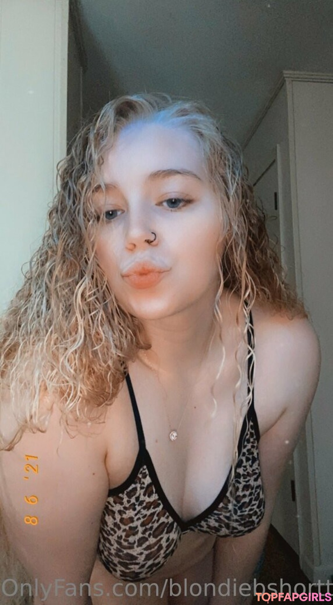 blondiebshortt hot pornstar picture