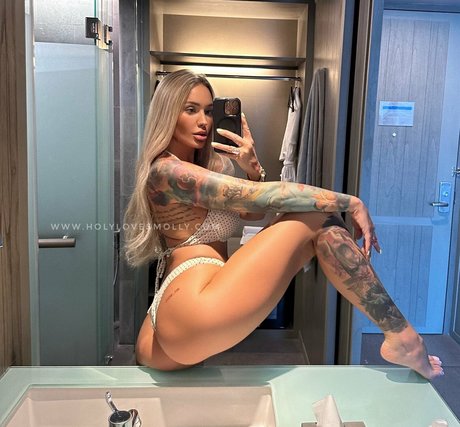 holylovesmolly model beautiful photos