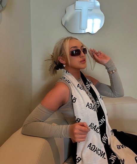 Lauren Day star nice photo