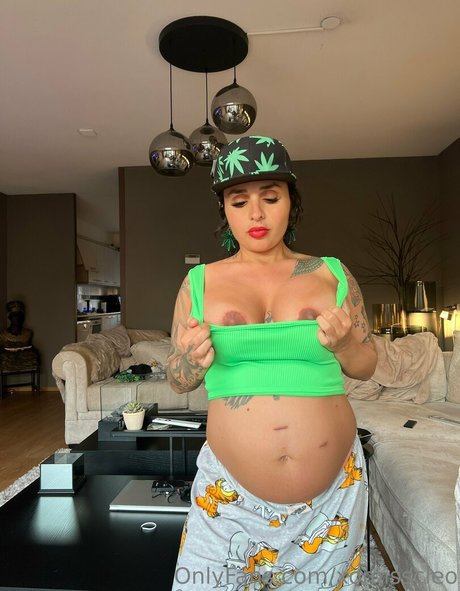 xomisscleo star exclusive picture