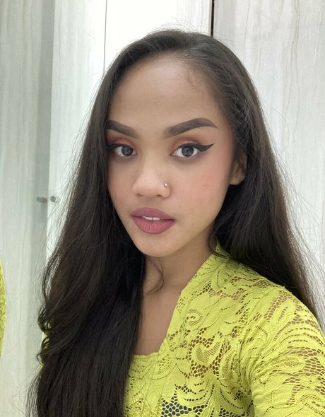 yourbabygirl23 art model image