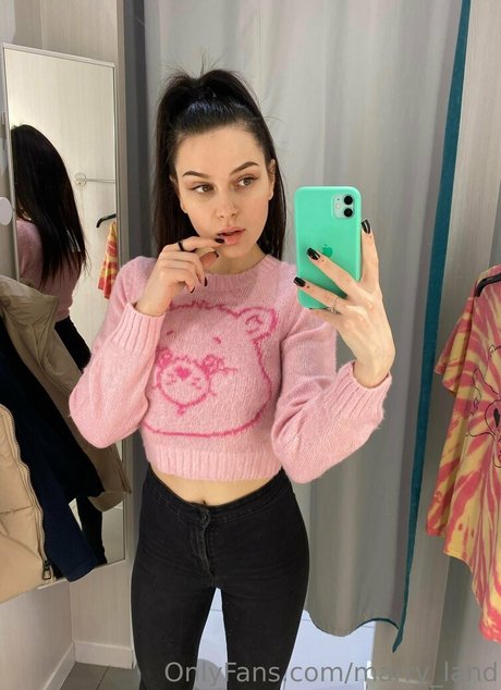 marry land top star img