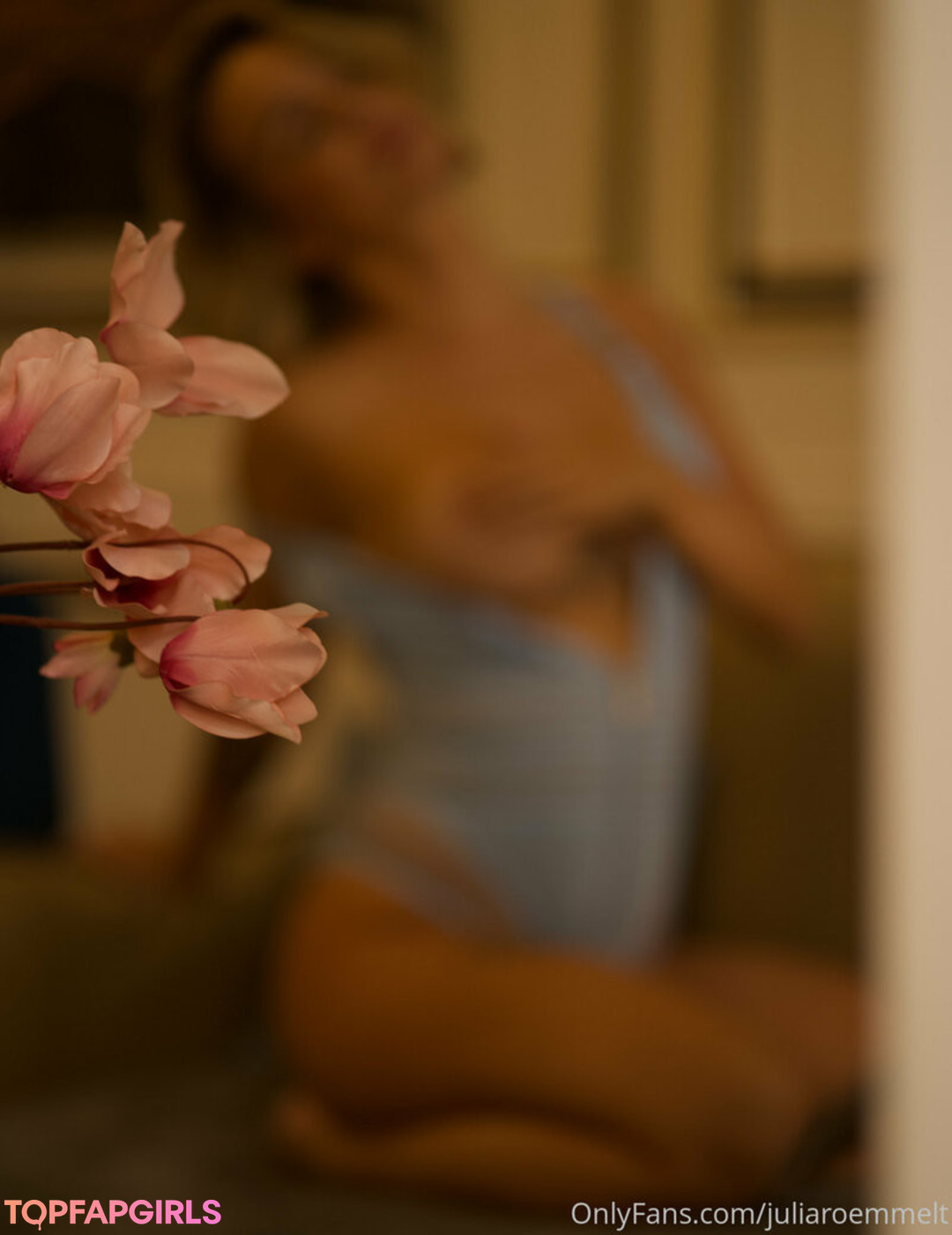 Juliaroemmelt nude model image