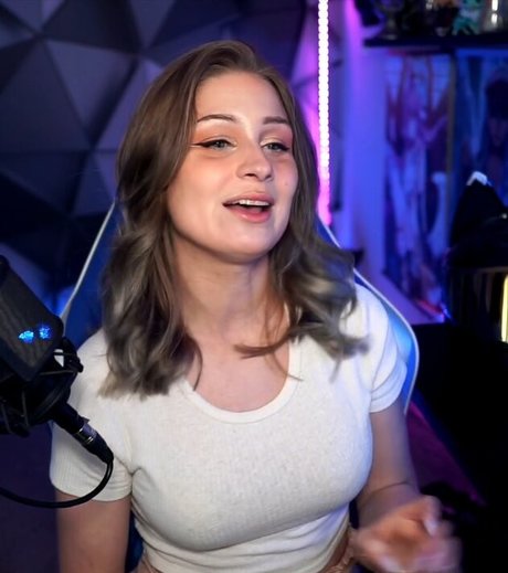 IceTokki star erotic pic