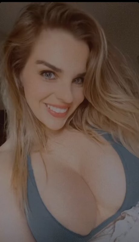 Girls With Guns model nudes galleries