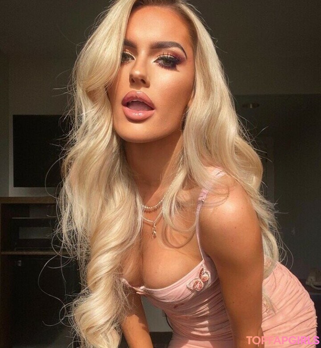 Mariah May model art pic