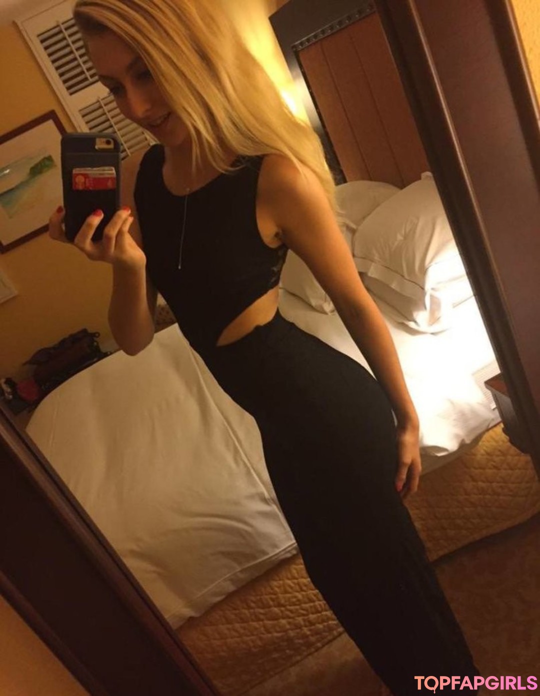 girl onlyfans pornographic img